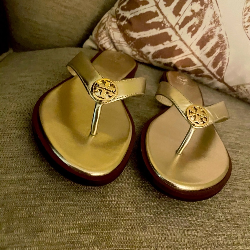 New Tory Burch Benton Thong Leather Sandals